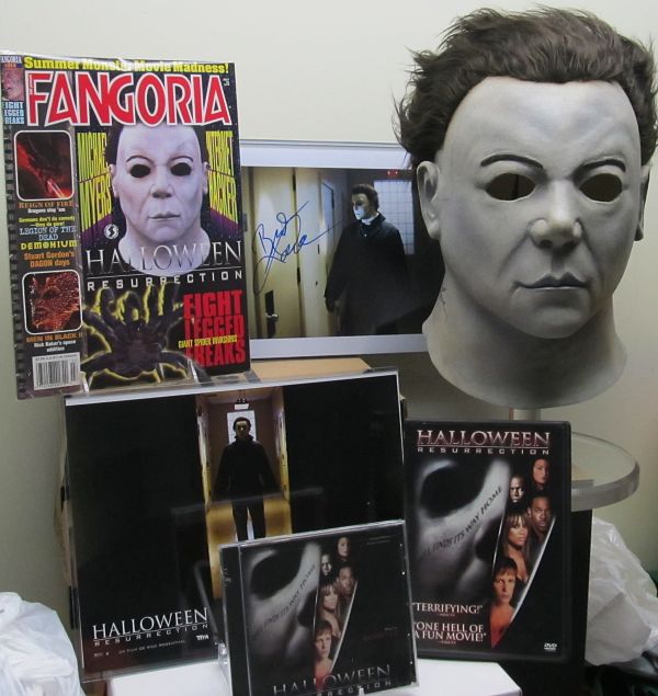 michael myers mask halloween resurrection display 03