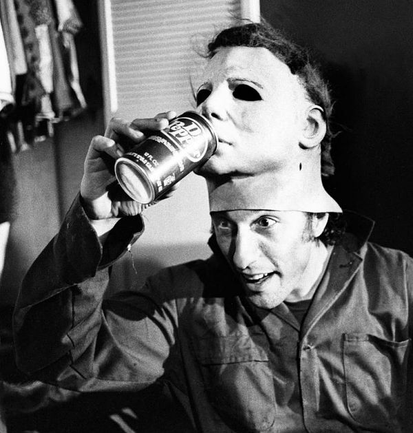michael myers on set with john carpenter 01