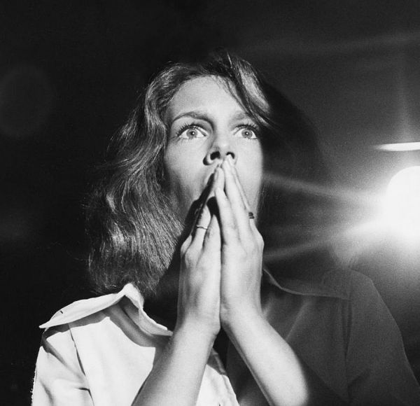 michael myers on set with john carpenter 05